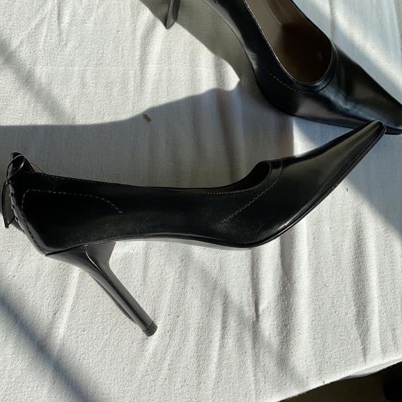 Nine West N-Chanting Black Leather Pumps - Picture 8 of 10